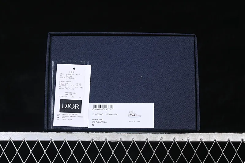 All categories Air Jordan Jordan series basketball shoes Air Jordan 1 High Dior x Air Jordan 1 Low AJ1 Joe 1 Dior joint white gray high top CN8607-002